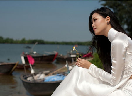 Ten Vietnamese beauties show the Vietnamese ao dai